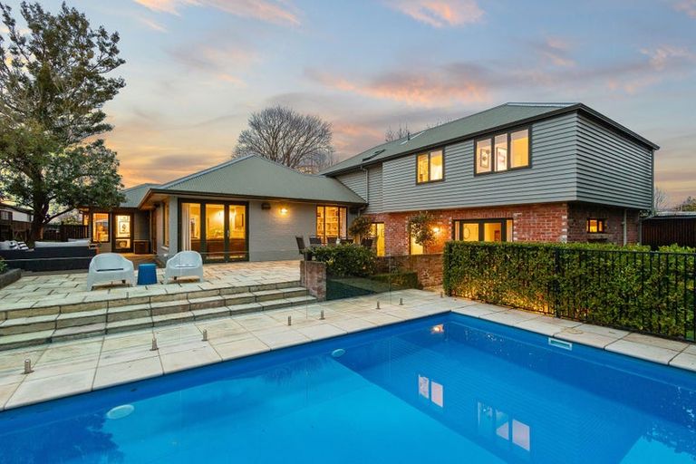 Photo of property in 21 Garreg Road, Fendalton, Christchurch, 8052