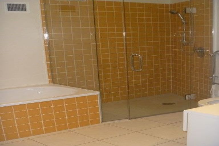 Photo of property in 11/80u Salamanca Road, Kelburn, Wellington, 6012