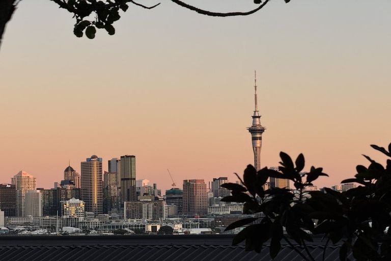 Photo of property in 1/5 Princes Street, Northcote Point, Auckland, 0627