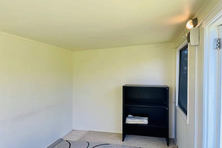 Photo of property in 11 Waipani Road, Te Atatu Peninsula, Auckland, 0610