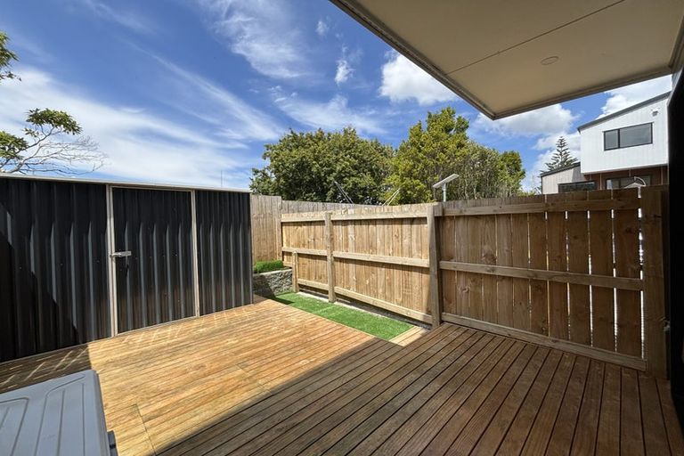 Photo of property in 4/241 Don Buck Road, Massey, Auckland, 0614