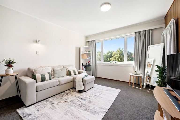 Photo of property in 2/18 Agra Crescent, Khandallah, Wellington, 6035