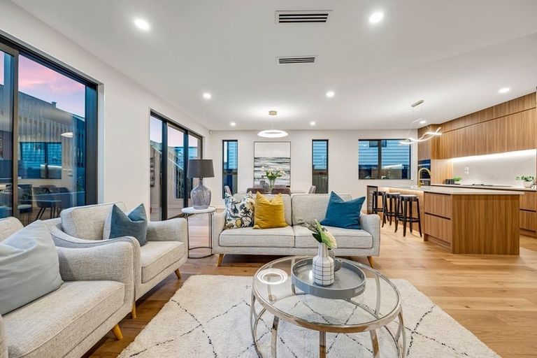 Photo of property in 14 Pakirikiri Street, Long Bay, 0630