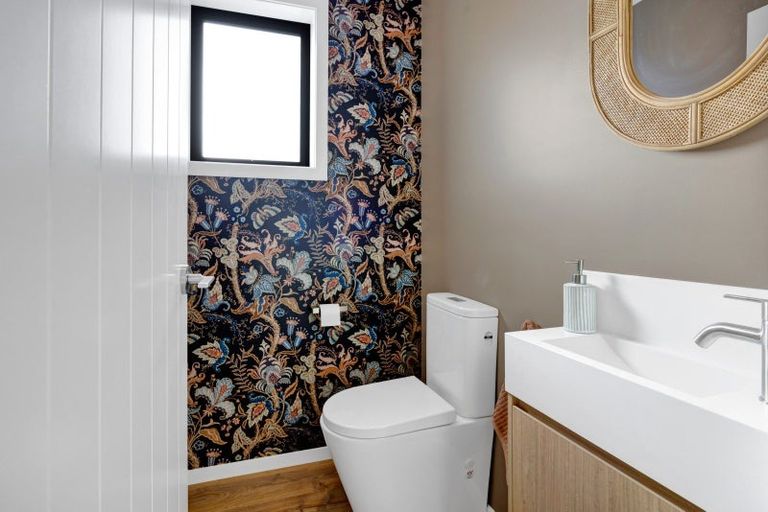 Photo of property in 10 Eliot Street, New Plymouth, 4310