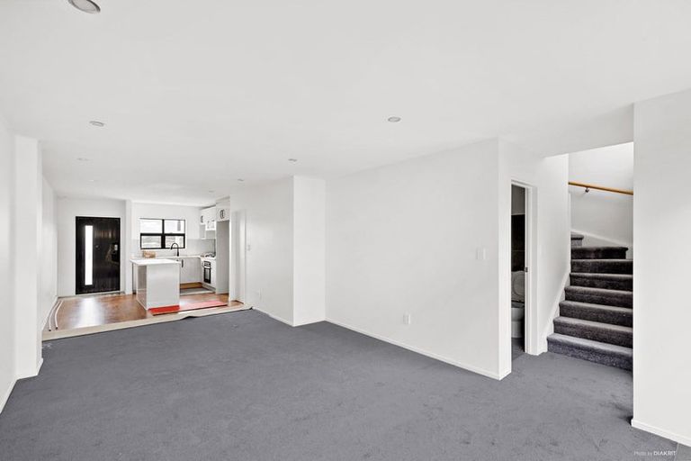 Photo of property in 11 Kaha Lane, Henderson, Auckland, 0612