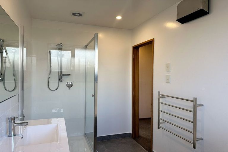 Photo of property in 1/5 Tuscany Place, Beckenham, Christchurch, 8023