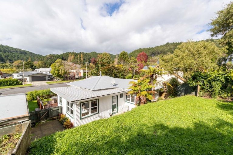 Photo of property in 20 Jocelyn Crescent, Pinehaven, Upper Hutt, 5019