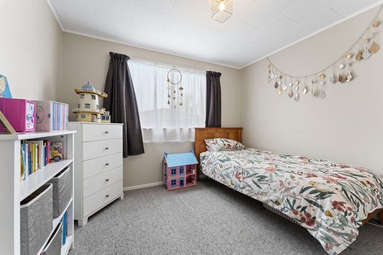 Photo of property in 23 Peppertree Glade, Kelvin Grove, Palmerston North, 4414