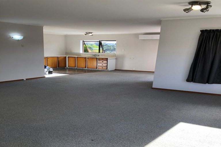 Photo of property in 28a Renata Crescent, Te Atatu Peninsula, Auckland, 0610