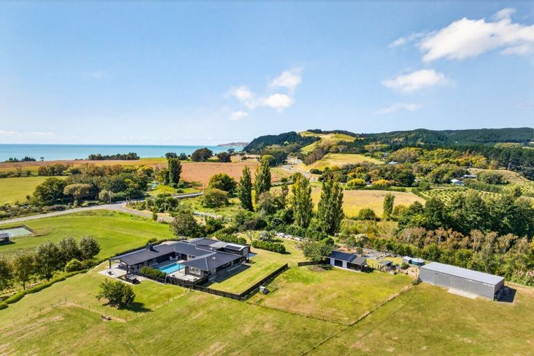 Photo of property in 10 Charlton Road, Te Awanga, 4102