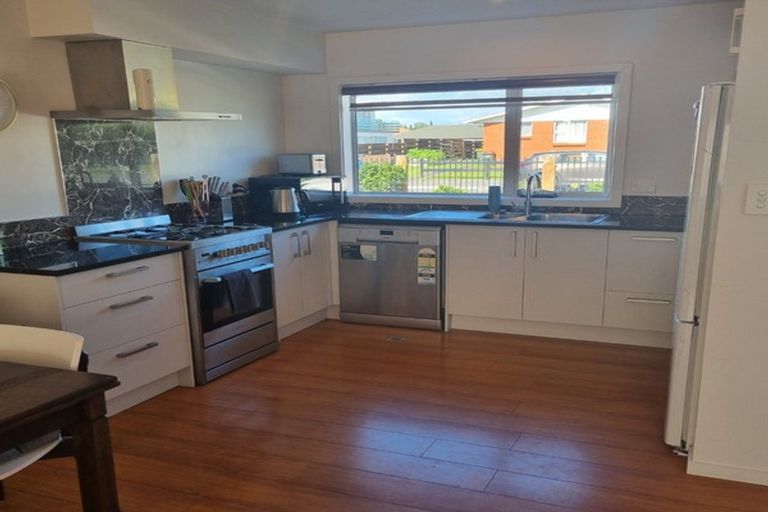 Photo of property in 1u1 June Place, Hamilton East, Hamilton, 3216