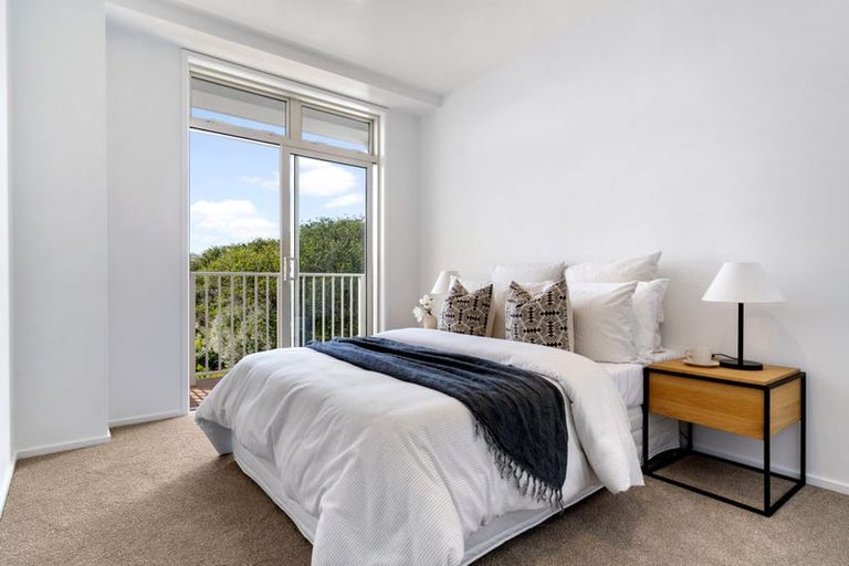 Photo of property in 129 Hibiscus Drive, Orewa, 0931