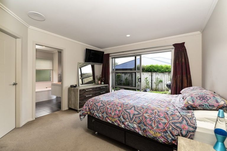 Photo of property in 12 Norfolk Drive, Cambridge, 3434