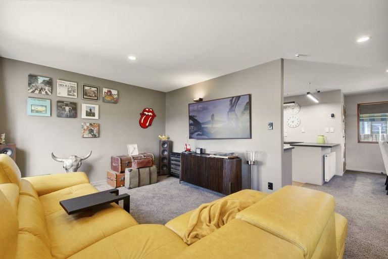 Photo of property in 1 Wakelin Place, Redwood, Christchurch, 8051