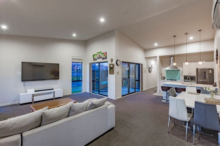 Photo of property in 7 Liberation Road, Papakura, 2110