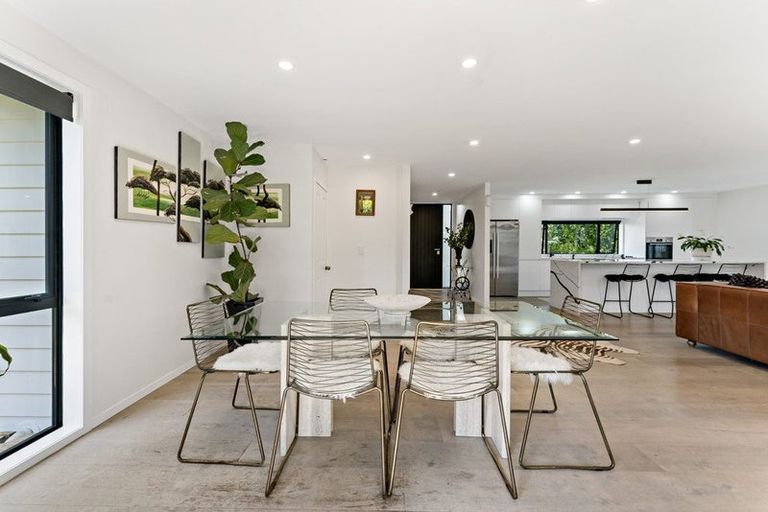 Photo of property in 2 Tollana Road, Te Atatu Peninsula, Auckland, 0610