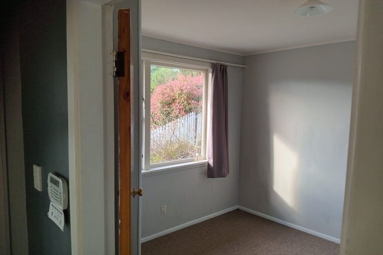 Photo of property in 32 Castle Crescent, Stokes Valley, Lower Hutt, 5019