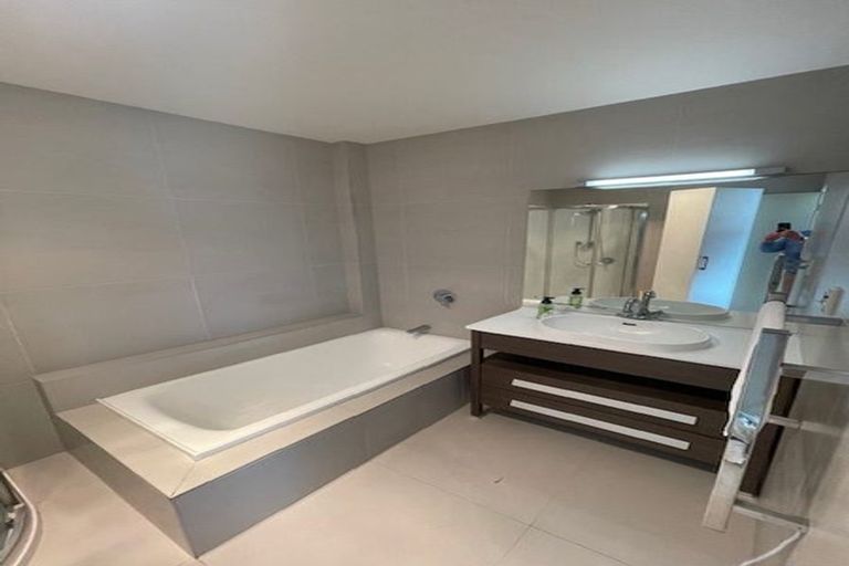 Photo of property in 1/28 Beach Road, Castor Bay, Auckland, 0620