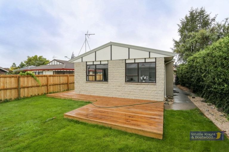 Photo of property in 92c/2 Englefield Road, Northwood, Christchurch, 8051