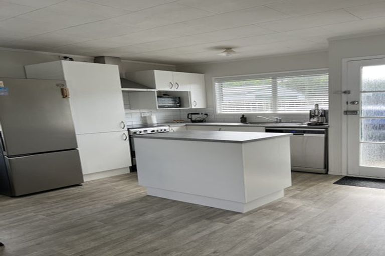 Photo of property in 95 Santiago Crescent, Unsworth Heights, Auckland, 0632