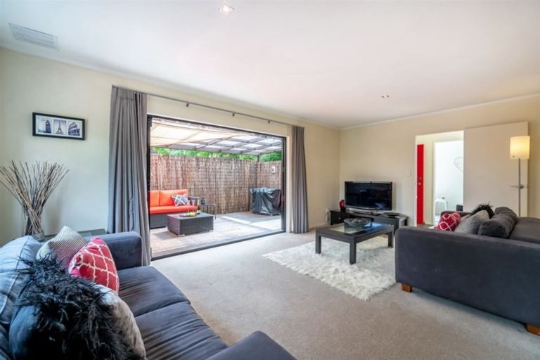Photo of property in 2/3a City View Terrace, Birkenhead, Auckland, 0626