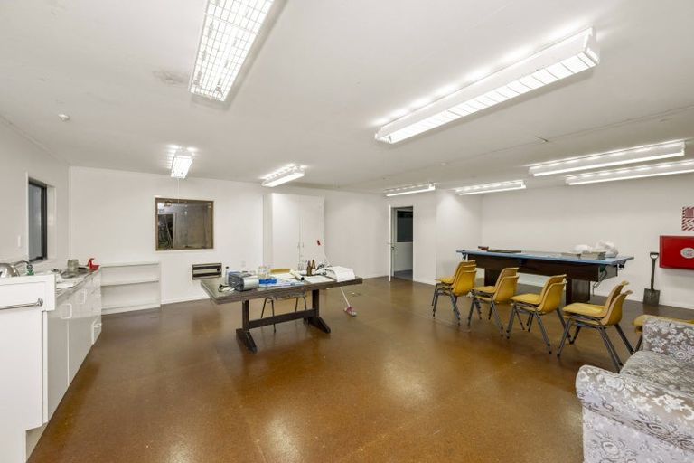 Photo of property in 445 Titirangi Road, Titirangi, Auckland, 0604