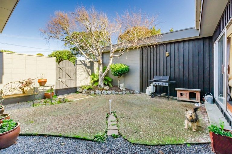 Photo of property in 6 Kapekape Place, Pukerua Bay, 5026