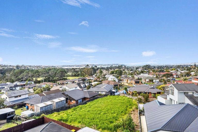 Photo of property in 10 Fernbird Place, Massey, Auckland, 0614
