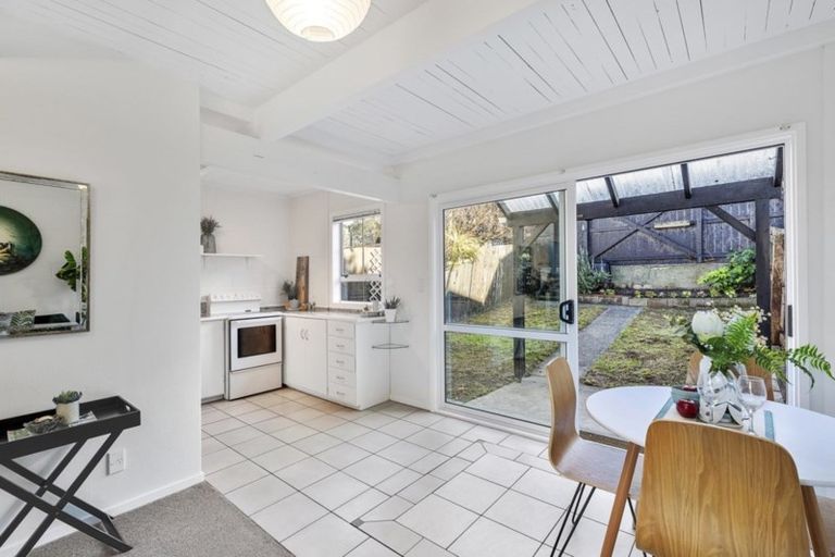 Photo of property in 116 Akaroa Drive, Maupuia, Wellington, 6022
