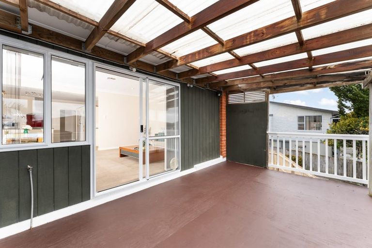 Photo of property in 1/625 Beach Road, Rothesay Bay, Auckland, 0630