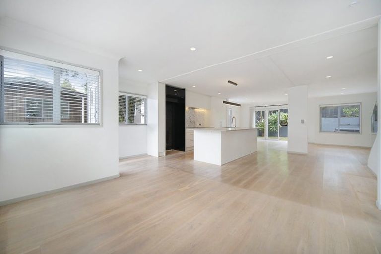 Photo of property in 1/26 Onepoto Road, Hauraki, Auckland, 0622