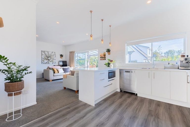 Photo of property in 9b Awatea Avenue, Paraparaumu, 5032