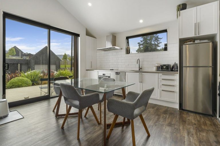 Photo of property in 22 Huxley Place, Lake Hayes, Queenstown, 9304