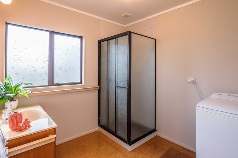 Photo of property in 115 Seaview Road, Paraparaumu Beach, Paraparaumu, 5032