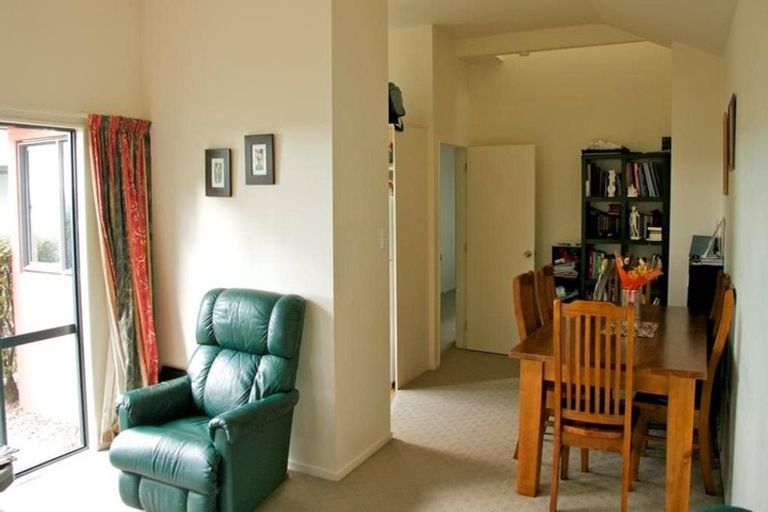 Photo of property in 6b Atamira Close, Churton Park, Wellington, 6037