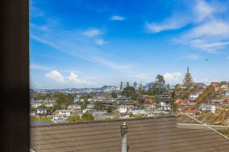 Photo of property in 2/18 Atlantis Place, Totara Vale, Auckland, 0629