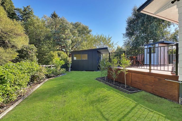 Photo of property in 11 Gibbs Place, Kinloch, Taupo, 3377