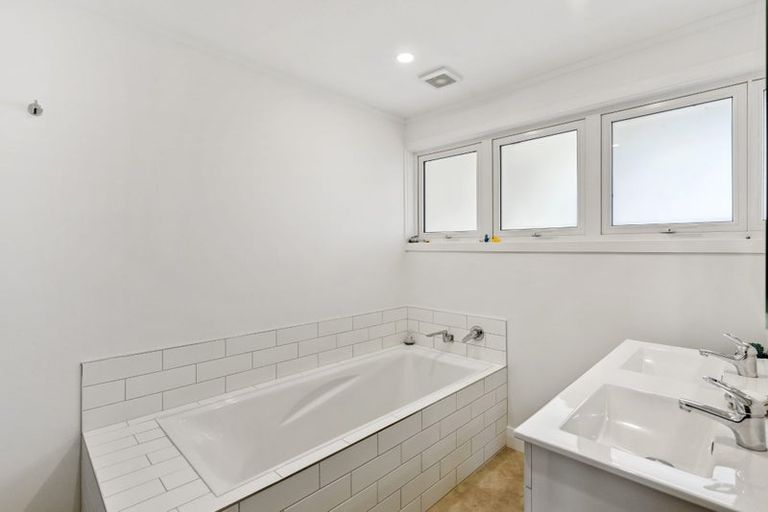 Photo of property in 7 Nuhaka Place, Paraparaumu Beach, Paraparaumu, 5032