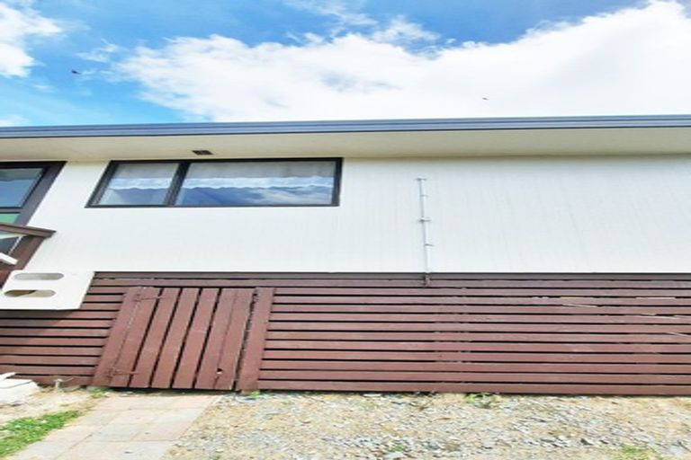 Photo of property in 5 Luxor Place, Massey, Auckland, 0614