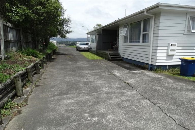 Photo of property in 17 Denver Avenue, Sunnyvale, Auckland, 0612