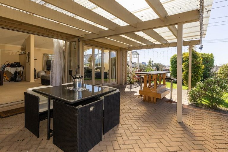 Photo of property in 122 Rototuna Road, Rototuna, Hamilton, 3210