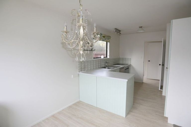 Photo of property in 36 Pitcairn Crescent, Bryndwr, Christchurch, 8053