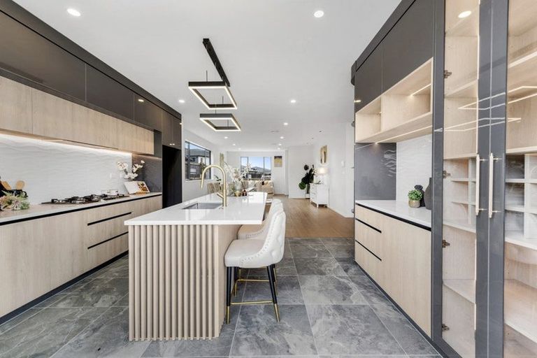 Photo of property in 6 Bendridge Street, Flat Bush, Auckland, 2019