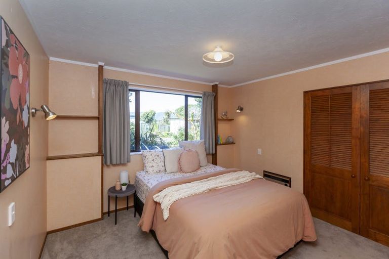 Photo of property in 10 Nuhaka Place, Paraparaumu Beach, Paraparaumu, 5032