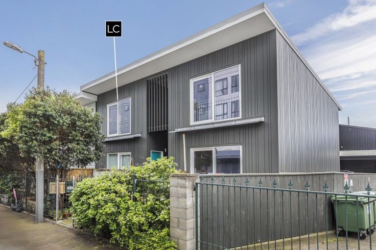 Photo of property in 20/3 Kelvin Grove, Te Aro, Wellington, 6011