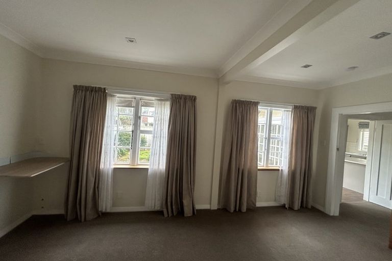 Photo of property in 227 The Parade, Island Bay, Wellington, 6023