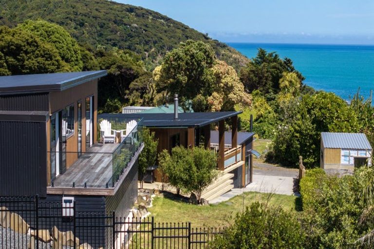 Photo of property in 14 Whaanga Road, Raglan, 3297