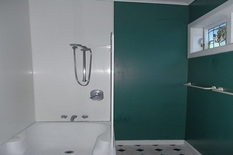 Photo of property in 28 Shakespeare Road, Bluff Hill, Napier, 4110