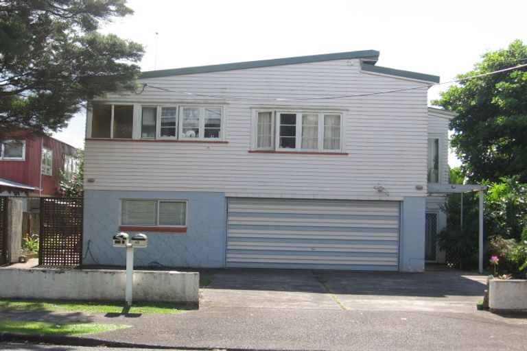 Photo of property in 49 Beaubank Road, Kelston, Auckland, 0602