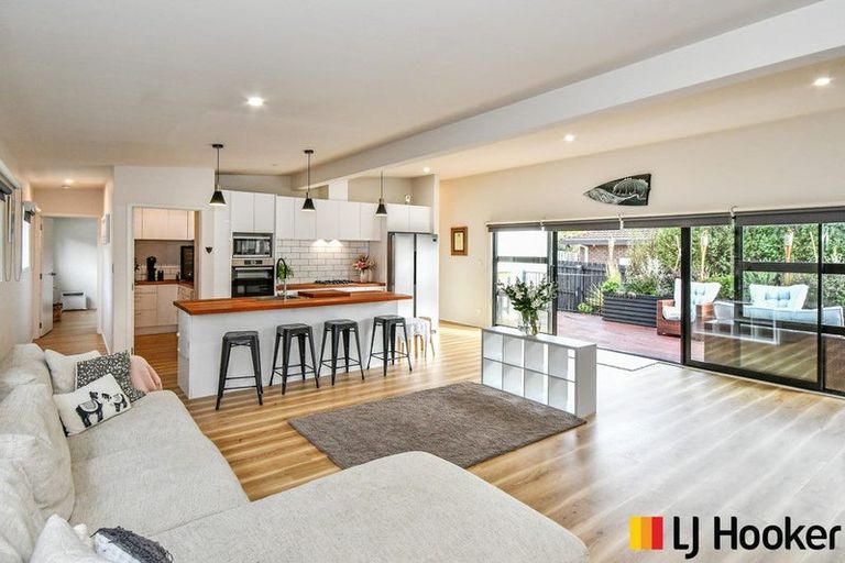 Photo of property in 16 Puriri Road, Pukekohe, 2120